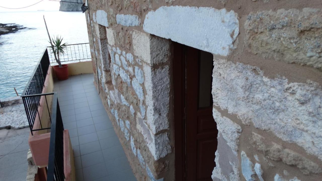 Akrotainaritis Rooms Yerolimin Exteriör bild