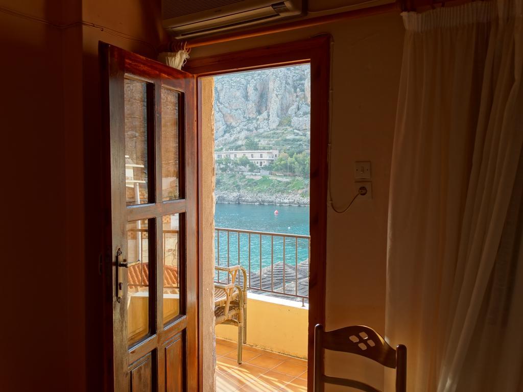Akrotainaritis Rooms Yerolimin Rum bild